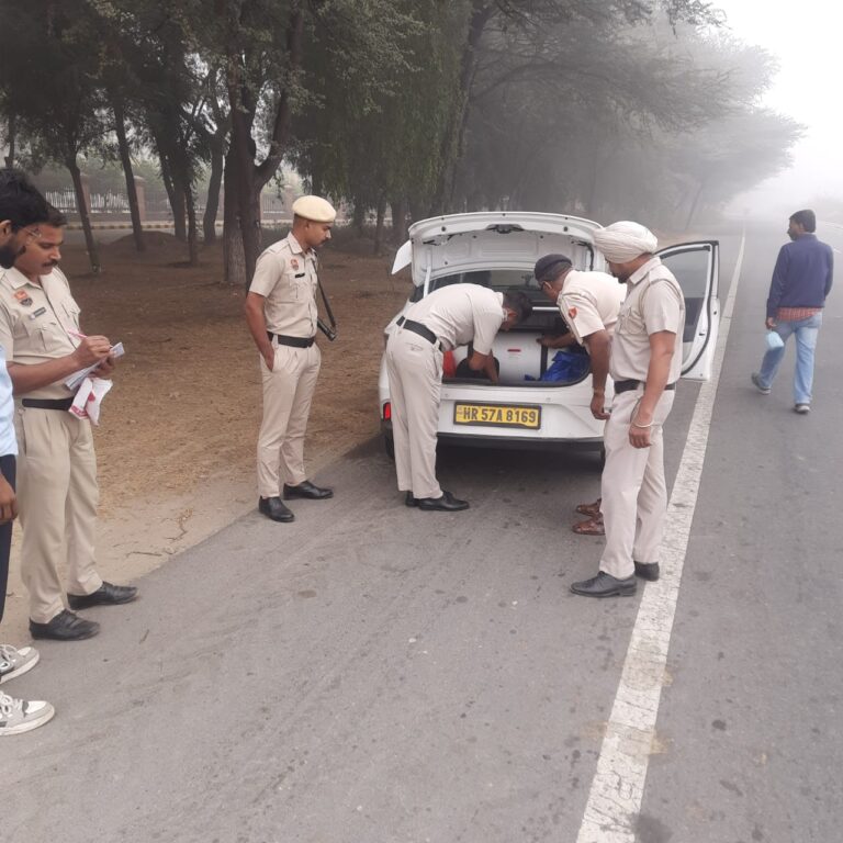 जिला पुलिस में सीलिंग प्लान के तहत की संदिग्ध वाहनों की चैकिंग विभिन्न धाराओं सहित किये 54 व्हीकलो के चालान