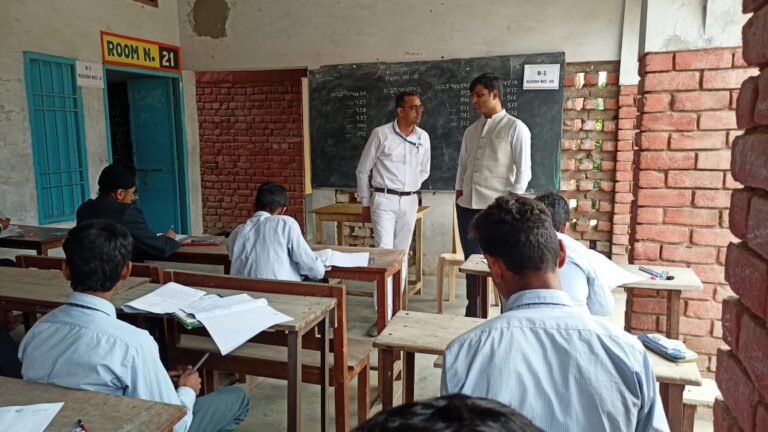 बोर्ड परीक्षा को लेकर परीक्षा केंद्र का किया औचक निरीक्षण