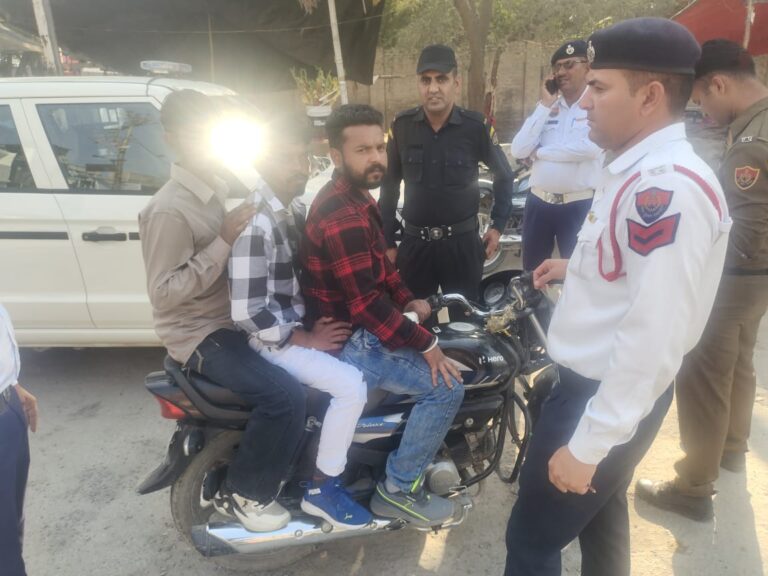 यातायात नियमों की अवहेलना करने पर काटे चालान