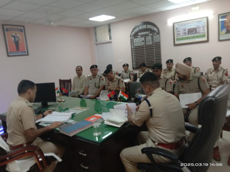 एसपी ने शहर के अनुसंधानकर्ताओं व कर्मचारियों की मीटिंग लेकर दिए आवश्यक दिशानिर्देश