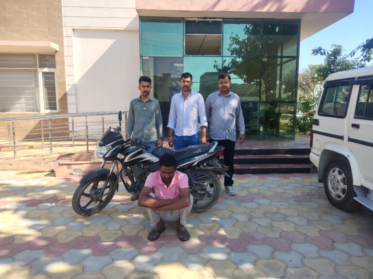 मोटरसाइकिल चोरी की गुत्थी सुलझाई
