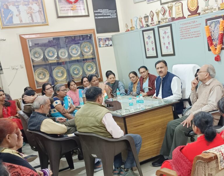 होली के पावन पर्व पर फूलों की होली व भव्य भजन समारोह