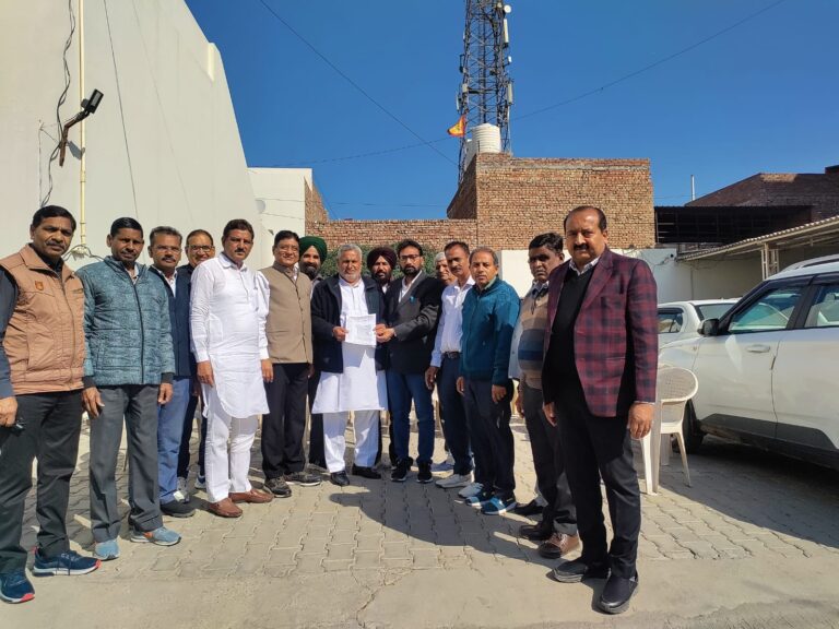 हरियाणा स्टेट पेंशनर्स समाज ने विधायक भरत सिंह को सौंपा मांगपत्र
