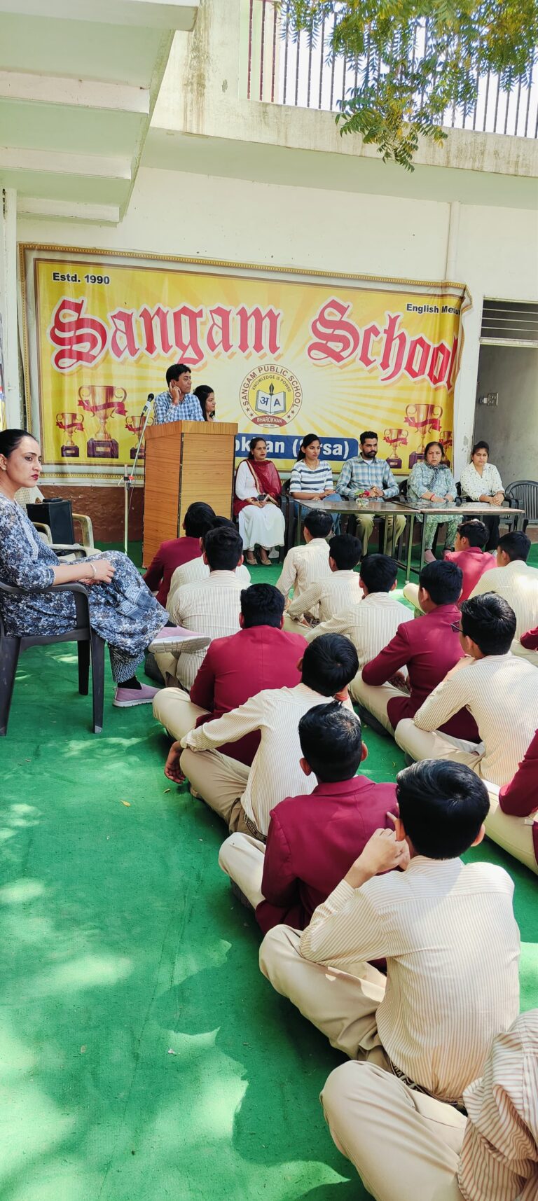 स्कूली छात्रों को किया नशे के प्रति जागरूक