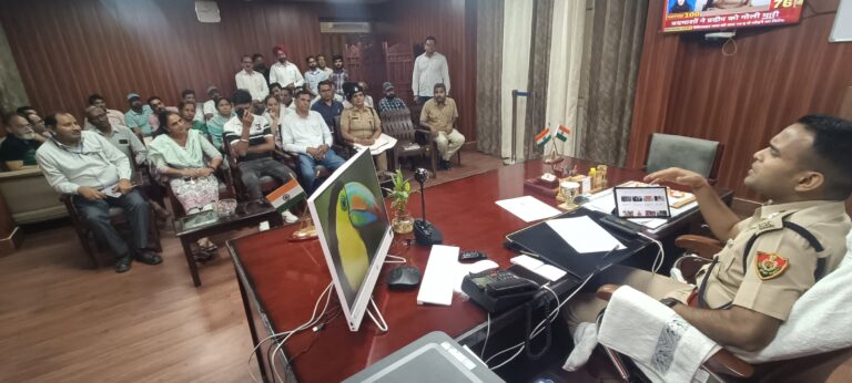स्कुल संचालकों व प्रधानाचार्यों की बैठक समस्याओं व सुझावों पर की चर्चा