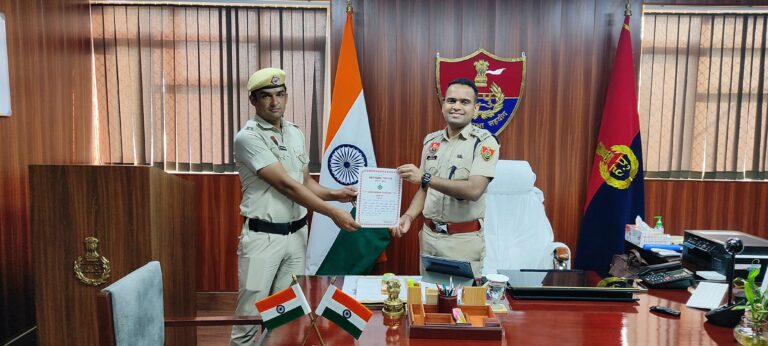 सर्वश्रेष्ठ फायर करने वाले पुलिस कर्मचारियों को पुलिस अधीक्षक डबवाली ने प्रशंसा पत्र देकर किया सम्मानित