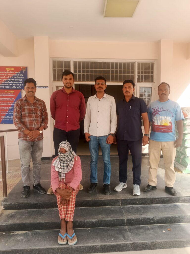 चोरी के मामले में बेल जम्पर काबू