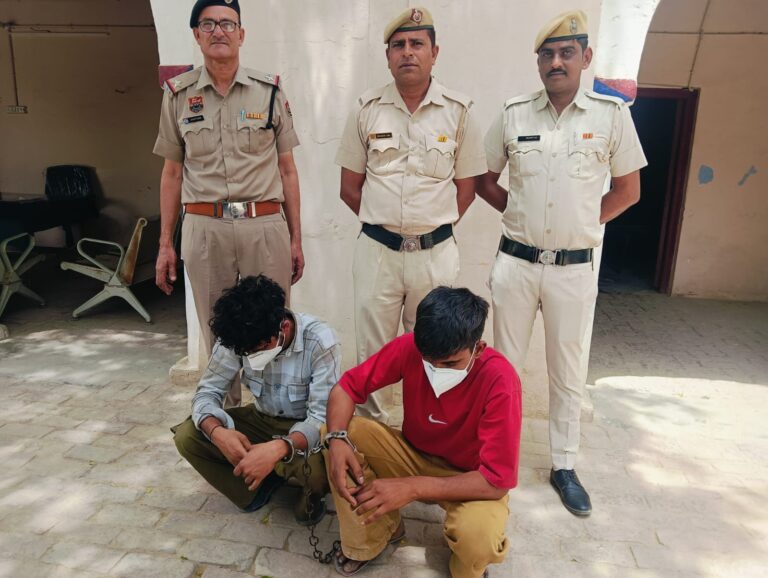 दो मोटरसाइकिल सवार लुटेरों को काबू किया