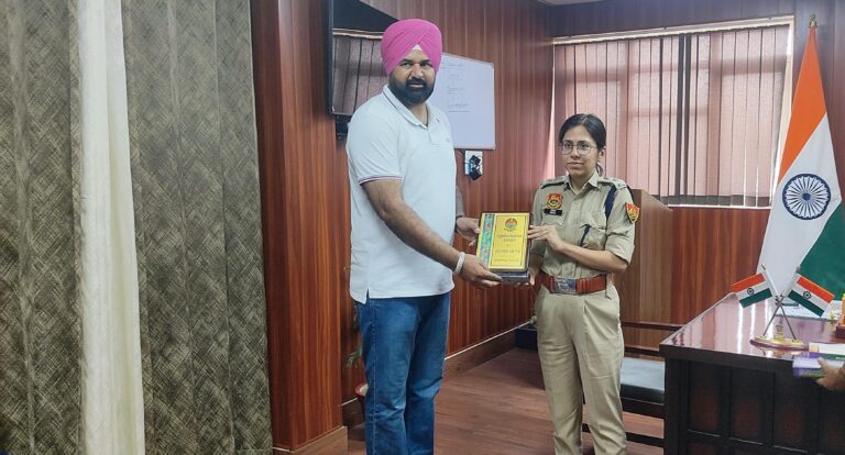 पुलिस परिवार के सदस्य EHC गुरमेल सिंह हुए सेवानिवृत्त, विदाई समारोह में पुलिस अधीक्षक ने दी शुभकामनाएं*