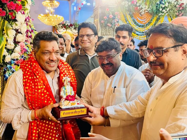 गोबिंद कांडा ने की श्री सालासर धाम मंदिर में विशेष पूजा अर्चना