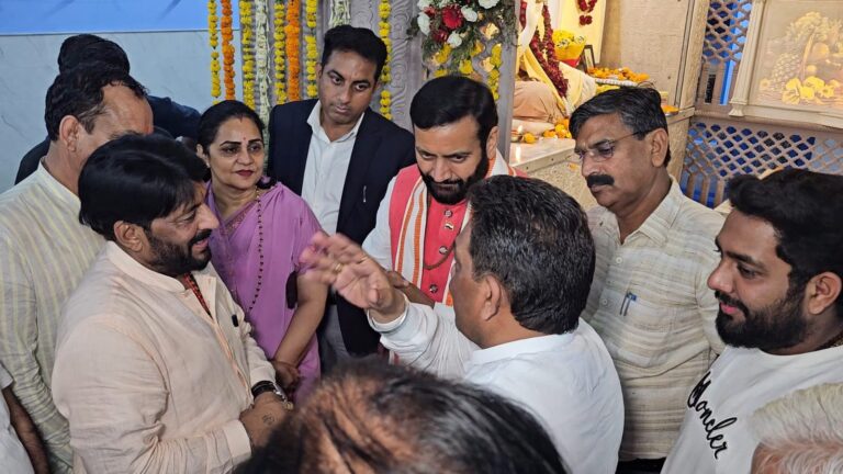 कांडा बंधुओं के अभिनंदन से अभिभूत हुए मुख्यमंत्री