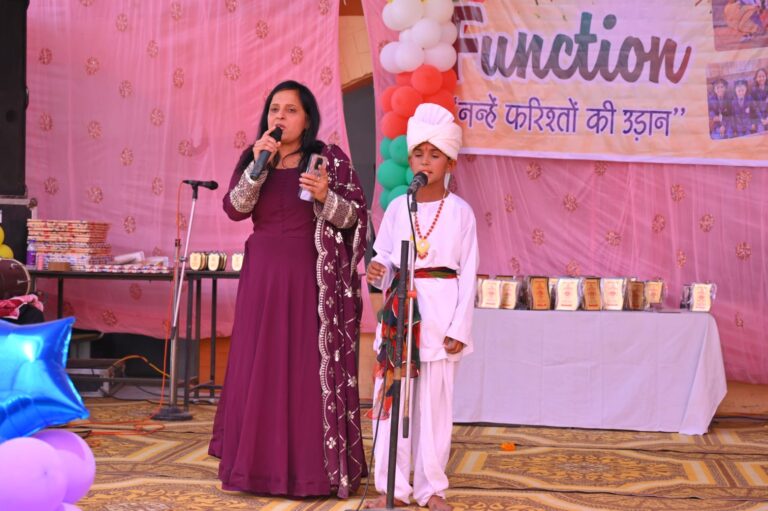 अध्यापिका विनय कुमारी ने अपनी आवाज के जादू से उपस्थिति को रिझाया