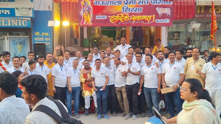 श्री गऊशाला प्रेमी संघ परिवार ने लगाई श्रद्धालुओं के लिए आइसक्रीम की छबील