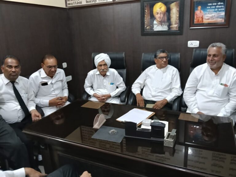 जिला बार संघ कार्यालय पहुंचे ऐलनाबाद विधायक भरत सिंह बैनीवाल
