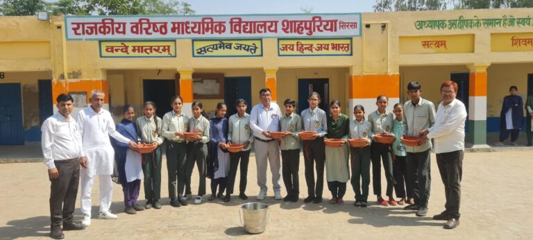 शाहपुरिया के सीनियर सैकेंडरी स्कूल में लगाए सकोरे