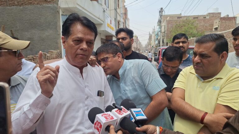 स्वर्णकार समाज ने प्रतिष्ठान बंद कर फूंका पाकिस्तान का पुतला