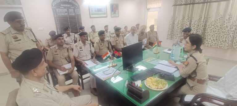 एसपी ने कर्मचारियों को दिए आवश्यक निर्देश