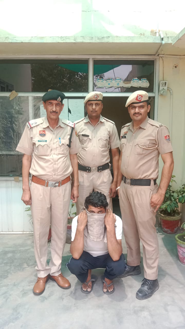 चौकी गोलबाजार पुलिस शराब तस्करों पर पड़ी भारी