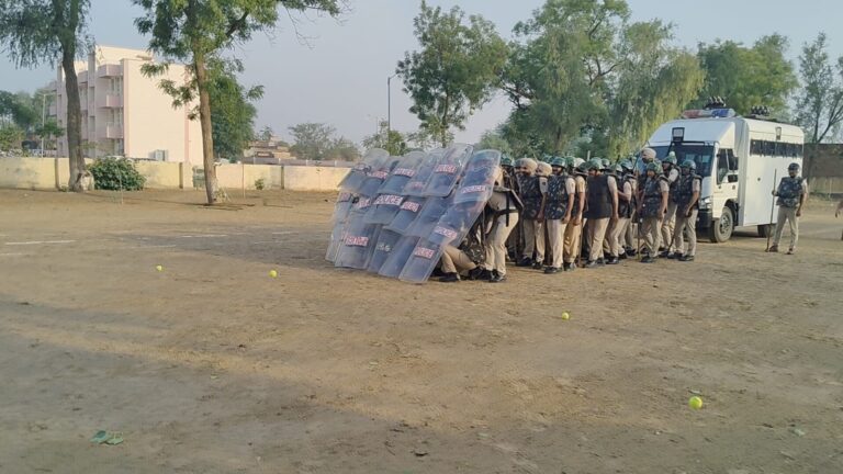 पुलिस ने कानून व्यवस्था बनाए रखने के लिए की मॉक ड्रिल
