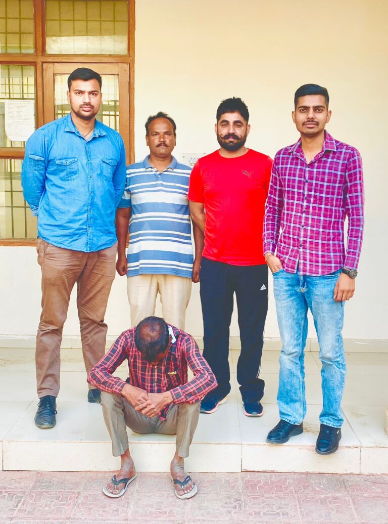 पी.ओ.स्टाफ ने  एक पी.ओ. व एक बेल जम्पर किया काबू