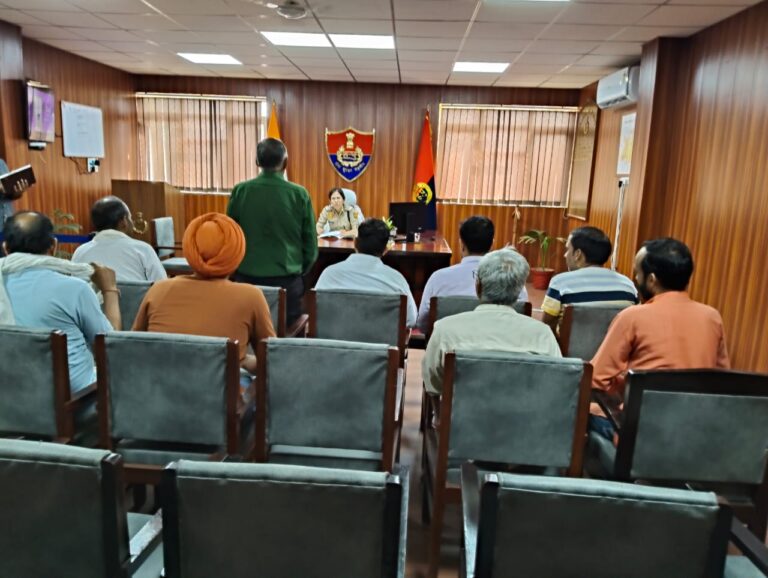 एसपी डबवाली ने अपने कार्यालय