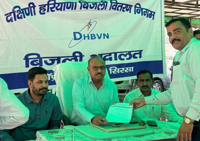 अमित सोनी ने वार्ड में बिजली समस्या पर अधीक्षण अभियंता को सौंपा पत्र