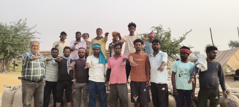 मजदूर देश की रीड की हड्डी है आओ इसका सम्मान करें और उसके कार्य को प्रोत्साहन दें