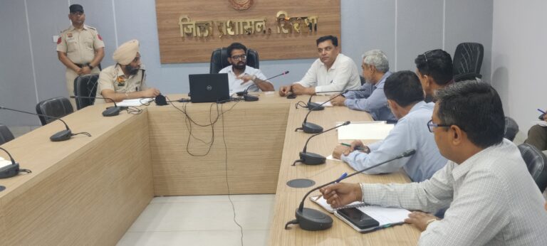 मॉक ड्रिल को लेकर अधिकारियों ने की बैठक