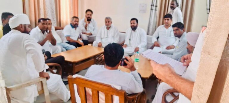 जनता दरबार में विधायक ने सुनीं  समस्याएं