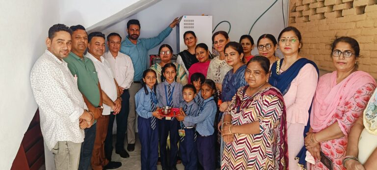 कार्यकारी अभियंता ने किया दस किलोवाट के इनवर्टर का किया उद्घाटन