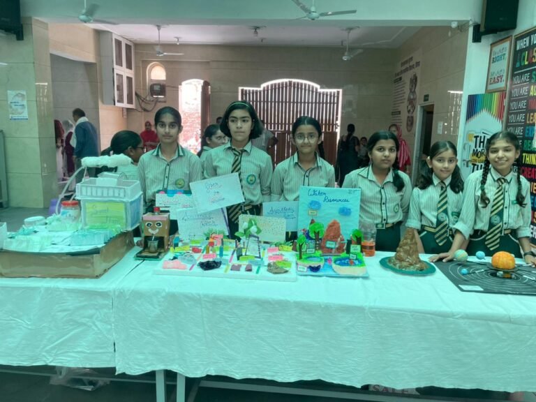 जैन स्कूल के विद्यार्थियों ने विज्ञान प्रदर्शनी में पेश किए बेहतरीन मॉडल