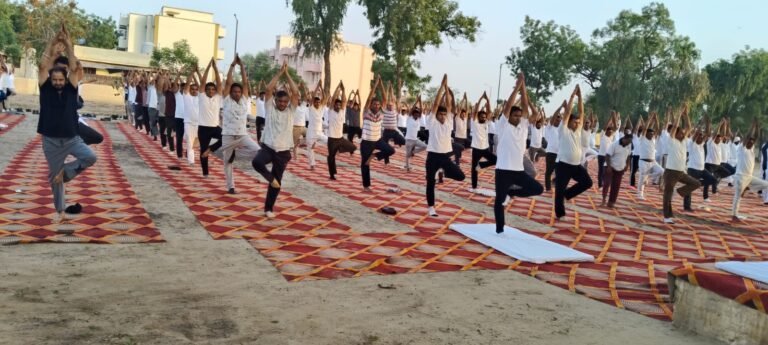 पुलिस लाइन में योग शिविर का आयोजन