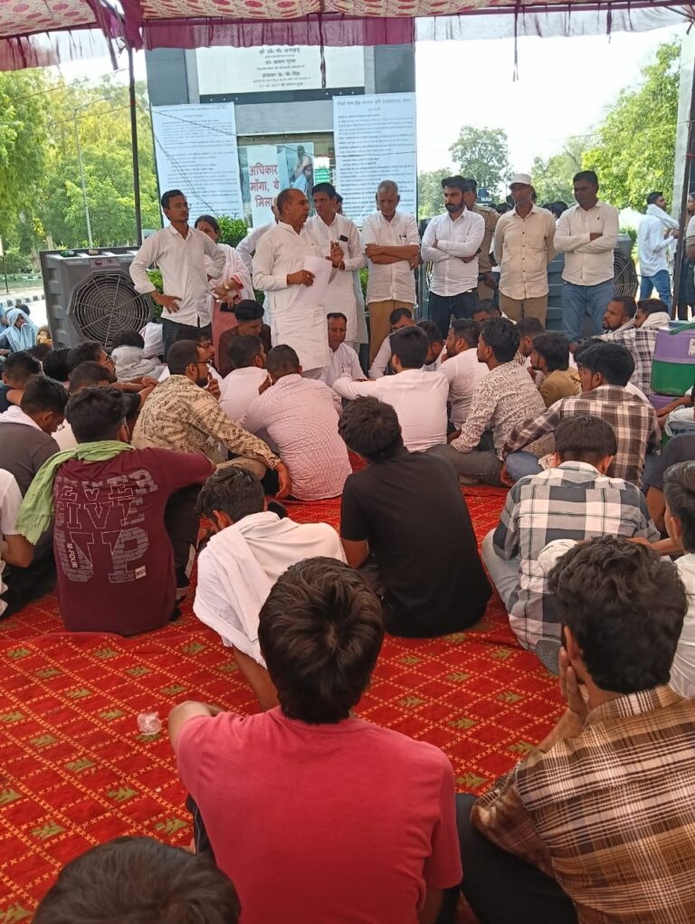 संगठन सृजन अभियान की बैठक के बाद विधायक चंद्रप्रकाश ने एचएयू छात्रों के धरने को दिया समर्थन