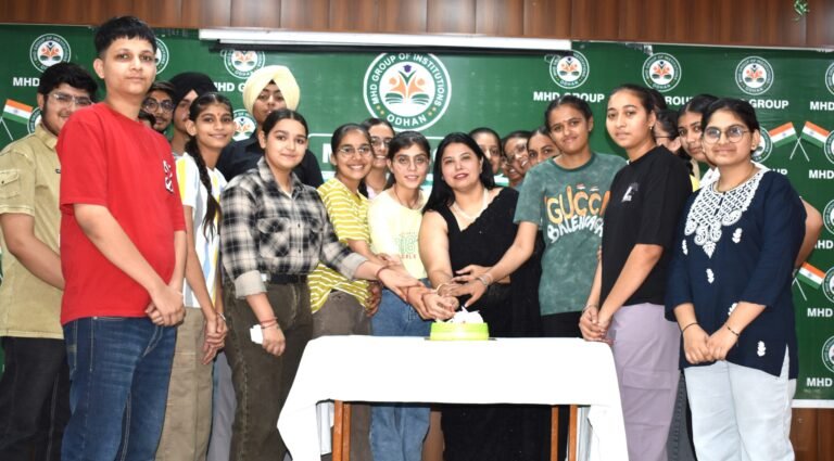 “स्व मूल्यांकन, सतत् प्रयास व सही मार्गदर्शन से जीवन में सफलता मिलती है