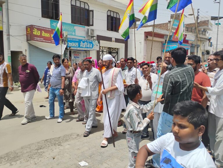 निराले बाबा इंग्लिश स्कूल में श्री भागवत कथा