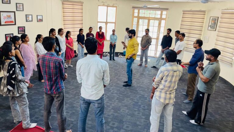 शिक्षा के साथ-साथ कला से जुडक़र विद्यार्थी कर सकते हैं सर्वांगीण विकास