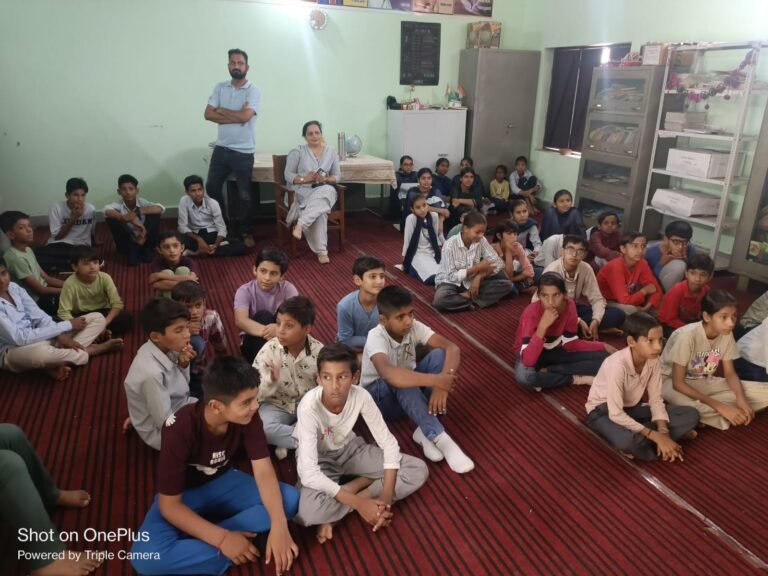 जोधपुरिया स्कूल में समर कैम्प में बताया भाषाओं का अभिवादन