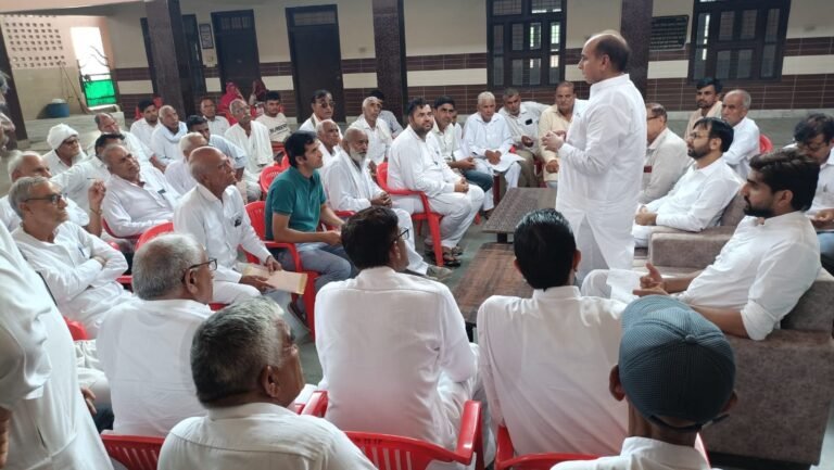 ओबीसी नेतृत्व के भागीदारी न्याय महासम्मेलन के लिए विधायक चंद्रप्रकाश ने आदमपुर में आयोजित की बैठक