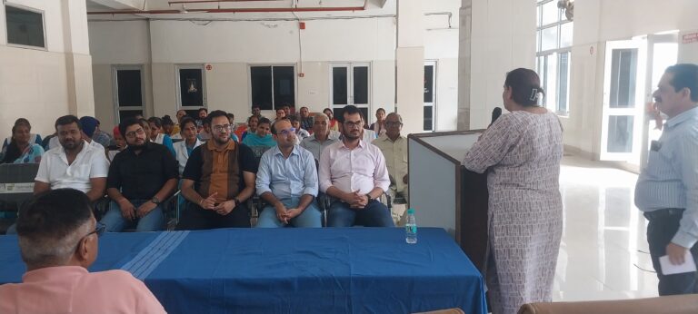 जनता मैटरनिटी अस्पताल में विदाई समारोह आयोजित