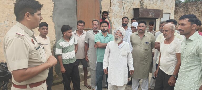 प्रभारी चौकी चौटाला ने गांव राजपूरा में नशे व साइबर अपराध के बारे में किया जागरुक