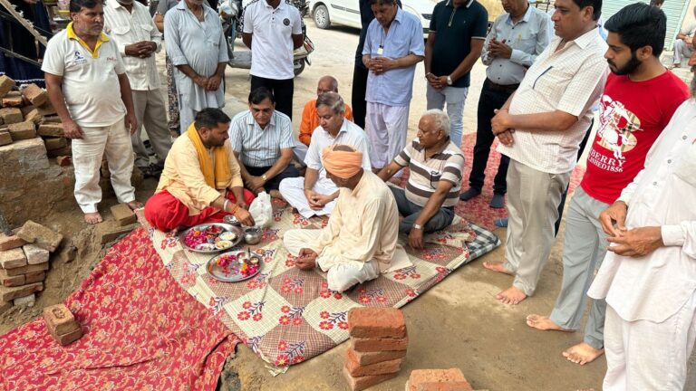 सरसाईनाथ डेरा के महंत सुंदराईनाथ ने किया प्राचीन श्री शनिधाम के प्रवेशद्वार का भूमि पूजन व रखी नींव