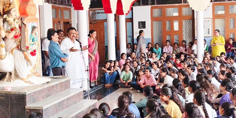 लड़की दो परिवारों की लाज होती है और दोनों परिवारों का मान-सम्मान बढ़ती है- बजरंग गर्ग