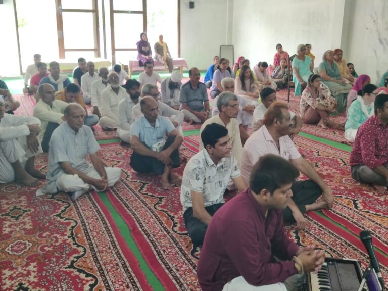 गुरु साधक के जीवन से अज्ञान, अन्धकार को दूर करता है: रघुबीर महाराज