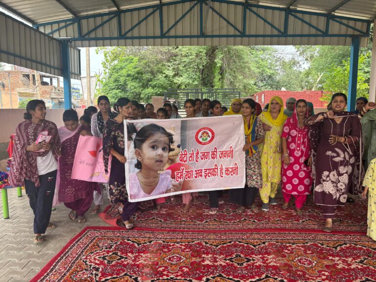 रैली निकालकर व मेहंदी रचाकर दिया बेटी बचाओ-बेटी पढ़ाओ का संदेश