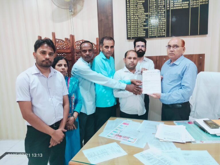 अनुबंधित स्वास्थ्य कर्मचारी संघ हरियाणा ने सीएमओ को सौंपा ज्ञापन