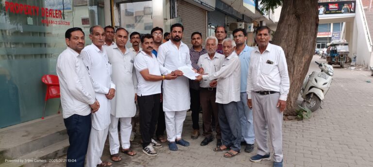 नगर परिषद ने शॉपिंंग मॉल के सपने दिखाकर दुकानदारों को लूटा