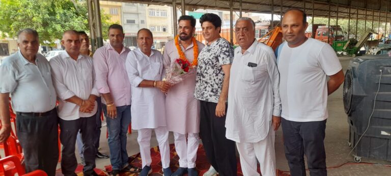 आढ़ती एसोसिएशन ने लगवाया स्वास्थ्य जांच व रक्तदान शिविर