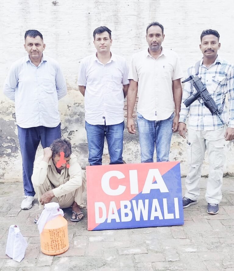 अवैध शराब तस्करों की धरपकड़ अभियान में सीआईए स्टाफ डबवाली ने 15 बोतल नाजायज शराब हथकड़ सहित एक दबोचा*
