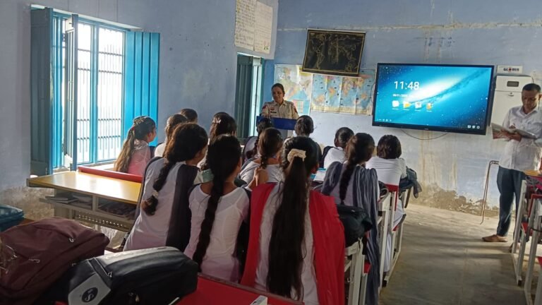 दुर्गा शक्ति टीम सेफ सिटी कैम्पेन के तहत पहुंची राजकीय मॉडल सी. सै. स्कूल आसाखेड़ा*