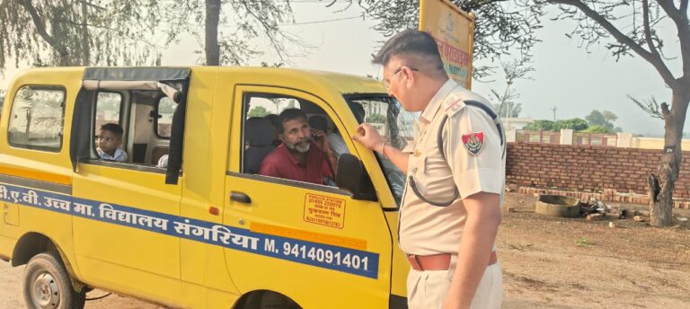 चौकी चौटाला पुलिस ने बच्चों की सुरक्षा के मद्देनजर चलाया स्कूल बस चेकिंग अभियान